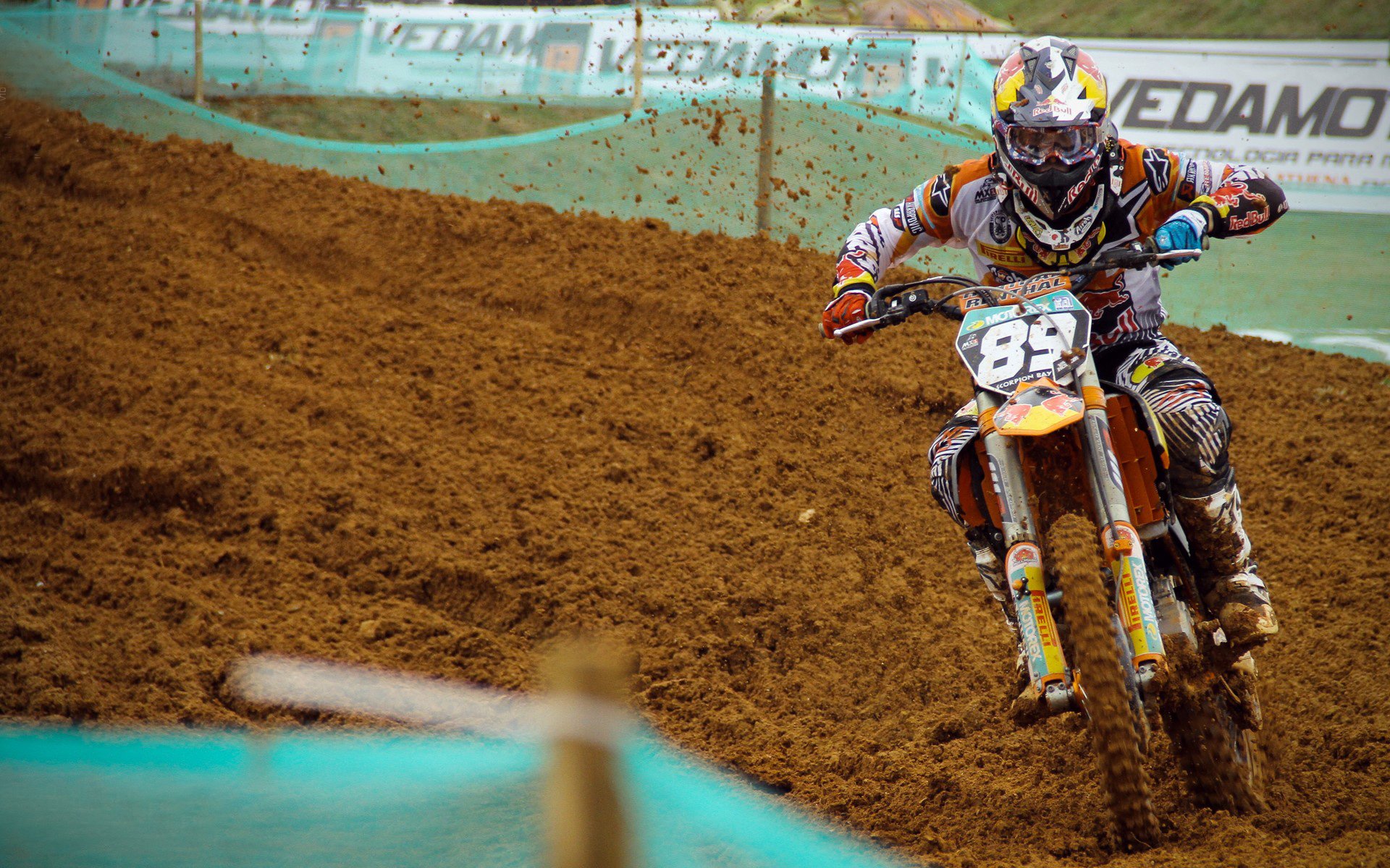 唐纳德·高尔的突破与决策能力是袋鼠队的进攻支柱，唐纳德高德纳