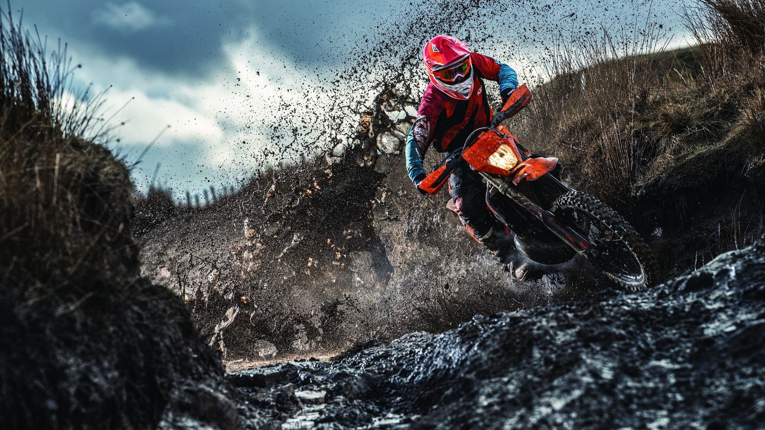 -_无人机竞速赛：空中速度的全新体验_，无人机飞行比赛视频